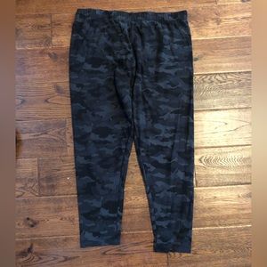 Sweet legs camouflage leggings, fits sizes 22-28